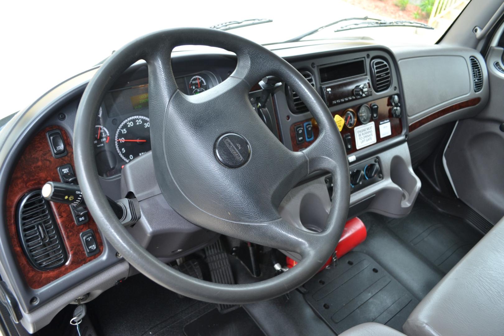 2019 WHITE /BLACK FREIGHTLINER M2-106 with an CUMMINS B6.7L 260HP engine, ALLISON 2200RDS AUTOMATIC transmission, located at 9172 North Fwy, Houston, TX, 77037, (713) 910-6868, 29.887470, -95.411903 - Photo#18